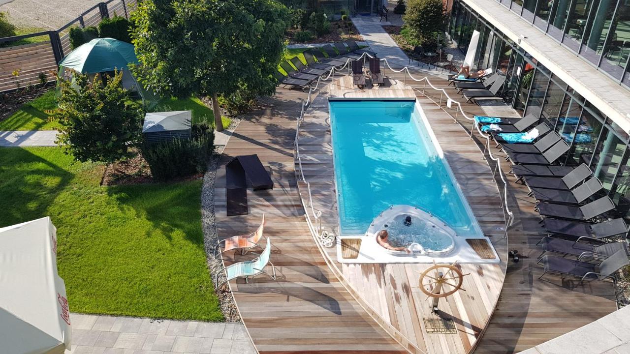 Blue Diamond Hotel Active Spa Trzebownisko Exteriör bild