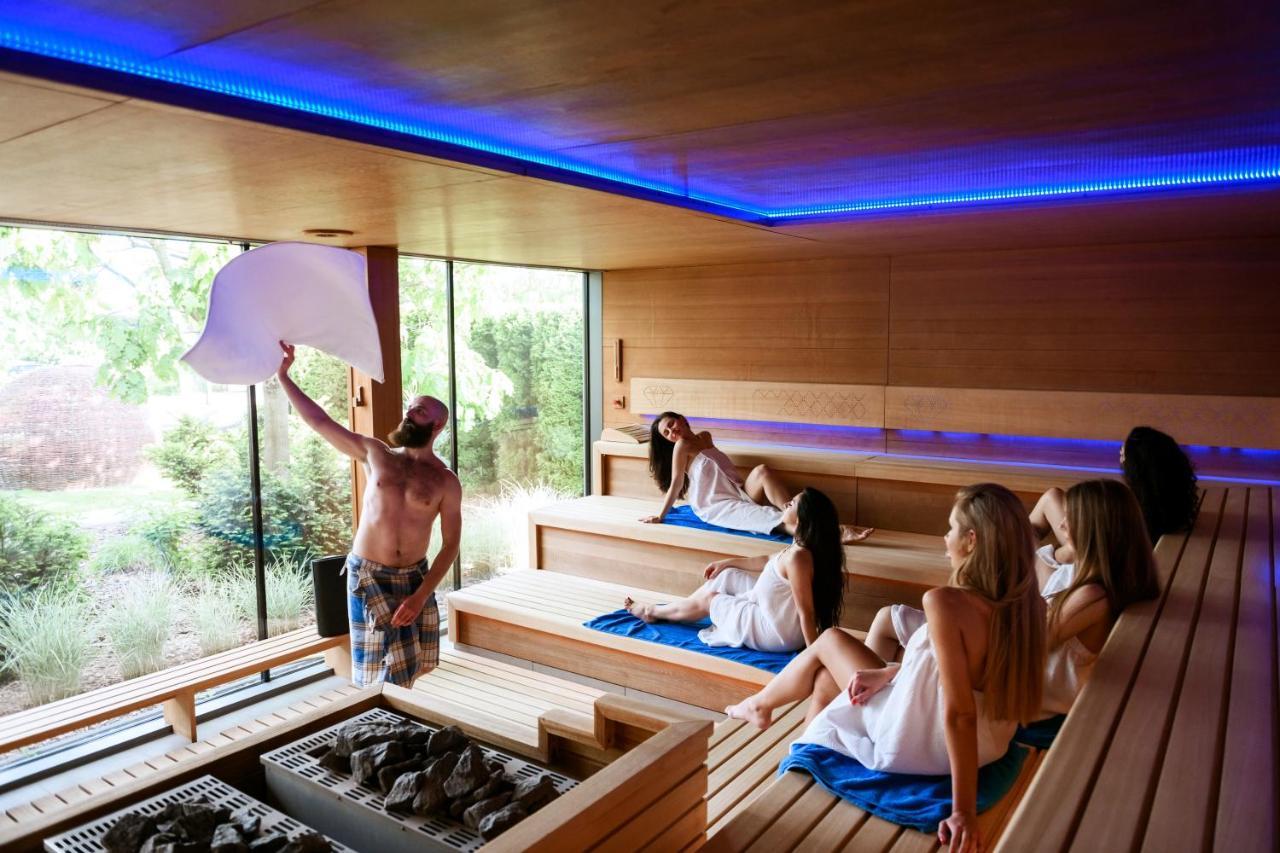Blue Diamond Hotel Active Spa Trzebownisko Exteriör bild