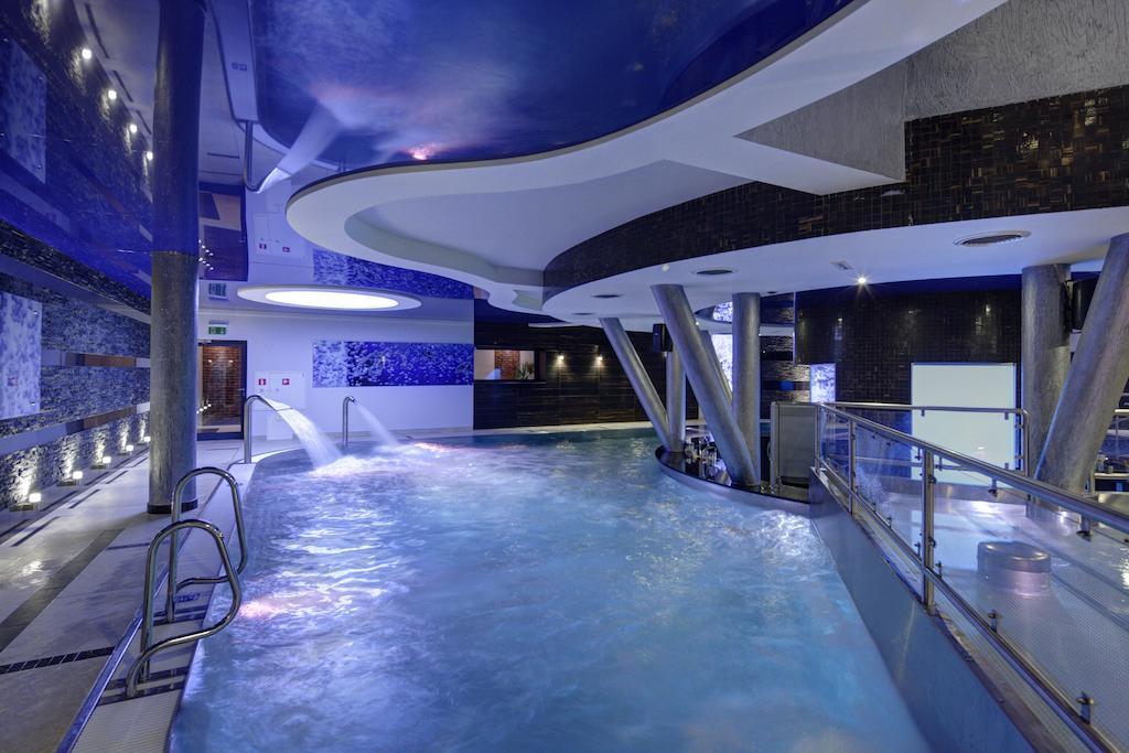 Blue Diamond Hotel Active Spa Trzebownisko Exteriör bild