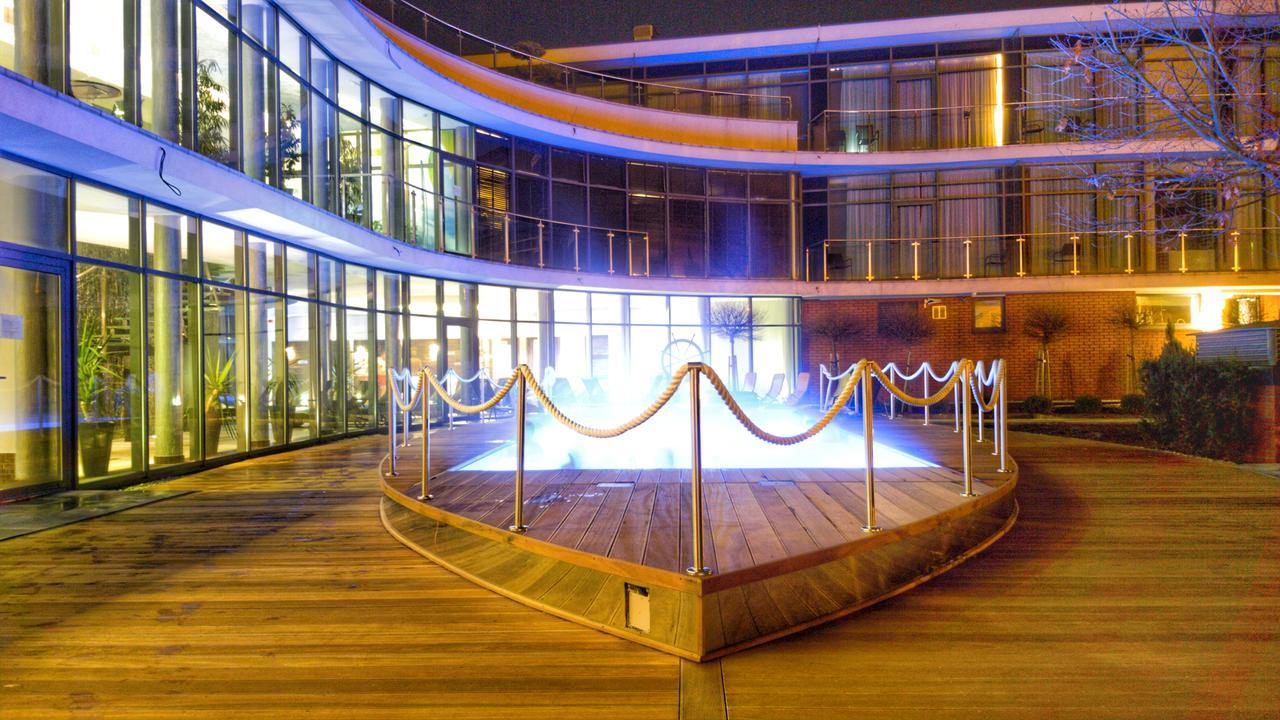 Blue Diamond Hotel Active Spa Trzebownisko Exteriör bild